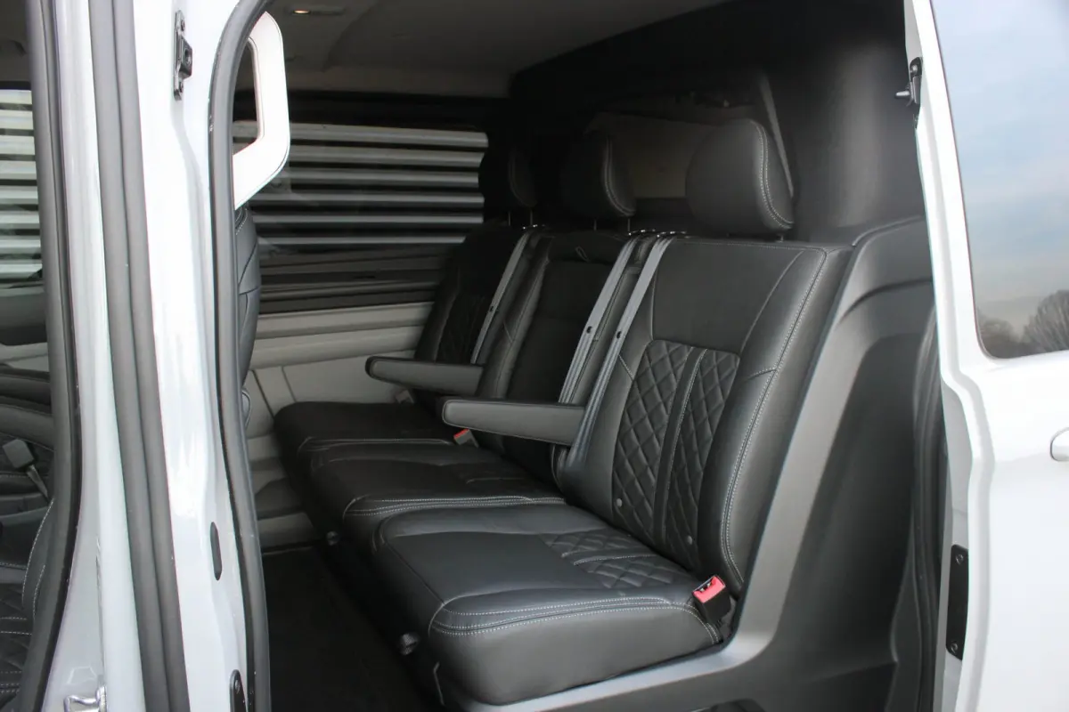 2.0 TDCI L2H1 170PK Limited DC / DUBBEL CABINE / JB- EDITION / DRIVER ASSISTANCE PACK / 5- ZITS /MY2024/CAMERA
