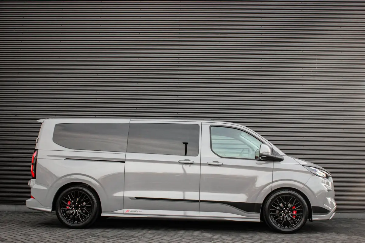 2.0 TDCI L2H1 170PK Limited DC / DUBBEL CABINE / JB- EDITION / DRIVER ASSISTANCE PACK / 5- ZITS /MY2024/CAMERA