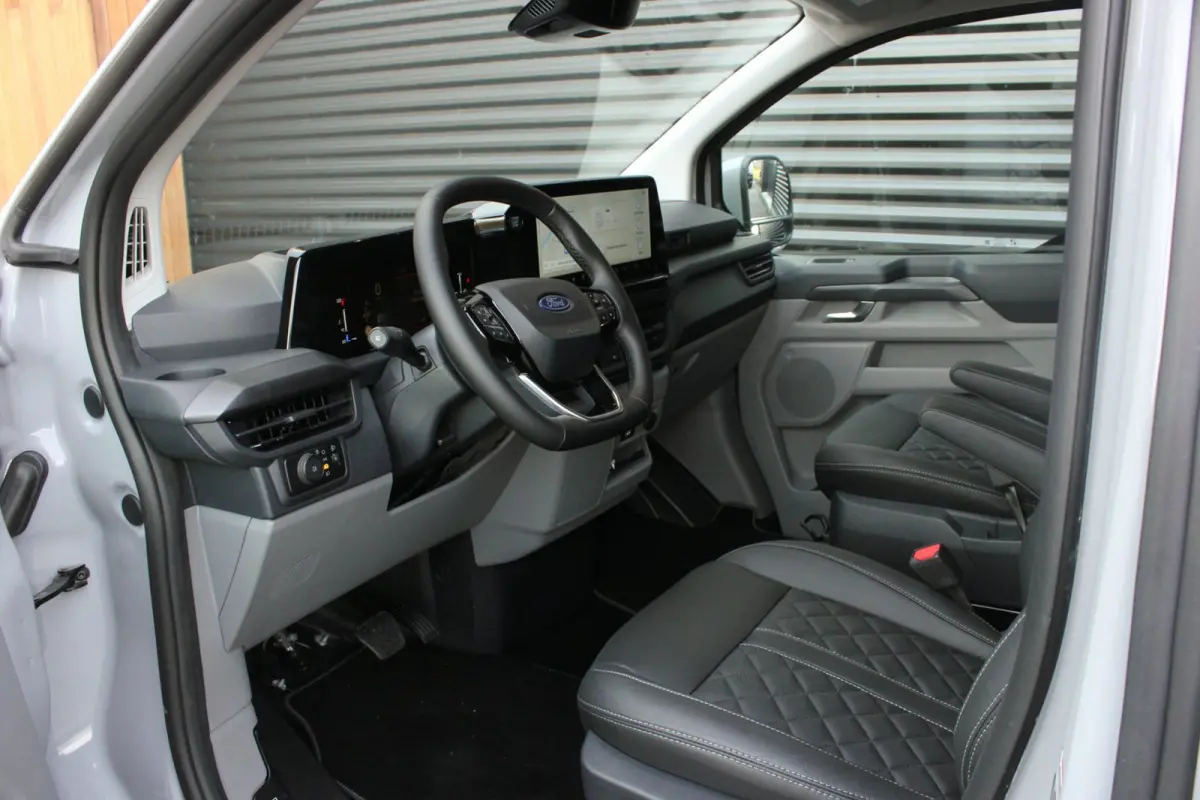 2.0 TDCI L2H1 170PK Limited DC / DUBBEL CABINE / JB- EDITION / DRIVER ASSISTANCE PACK / 5- ZITS /MY2024/CAMERA
