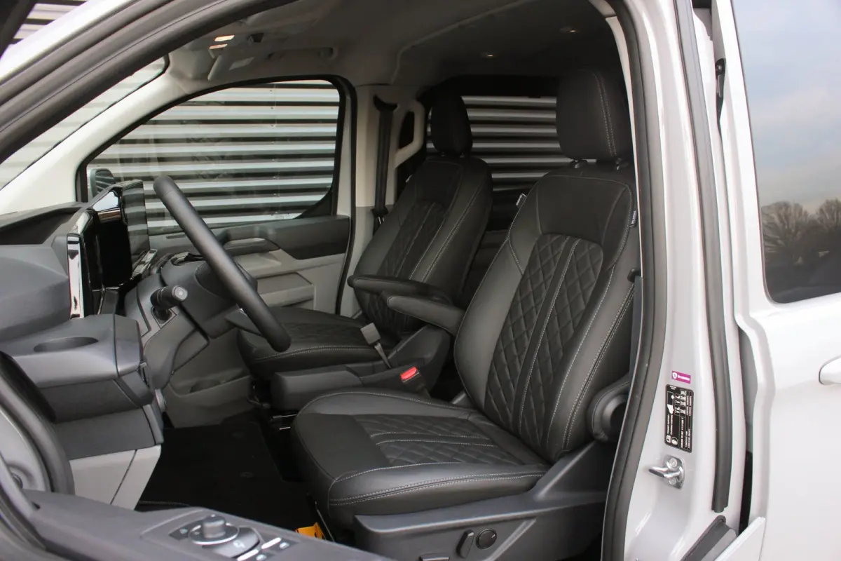 2.0 TDCI L2H1 170PK Limited DC / DUBBEL CABINE / JB- EDITION / DRIVER ASSISTANCE PACK / 5- ZITS /MY2024/CAMERA