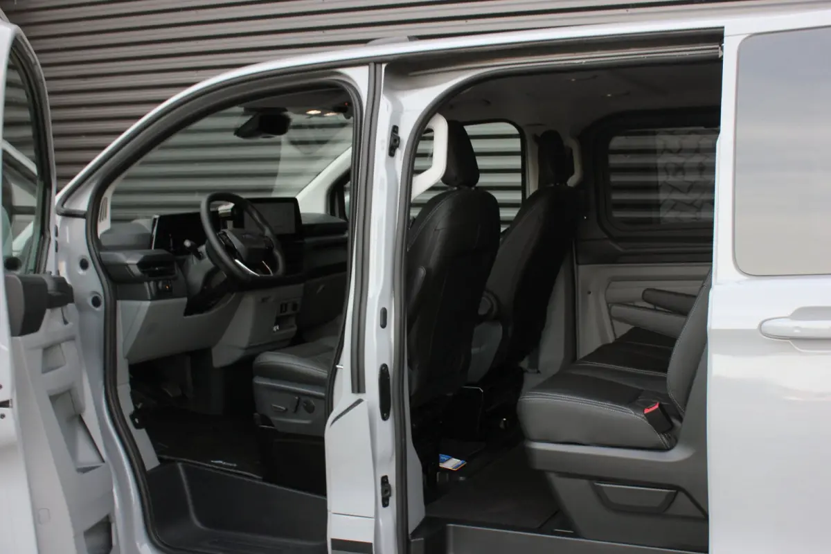 2.0 TDCI L2H1 170PK Limited DC / DUBBEL CABINE / JB- EDITION / DRIVER ASSISTANCE PACK / 5- ZITS /MY2024/CAMERA