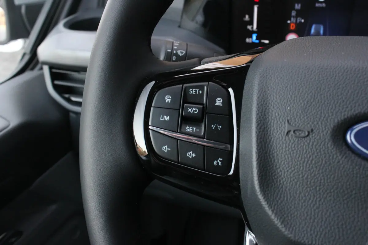2.0 TDCI L2H1 170PK Limited DC / DUBBEL CABINE / JB- EDITION / DRIVER ASSISTANCE PACK / 5- ZITS /MY2024/CAMERA
