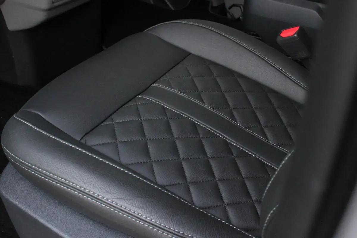 2.0 TDCI L2H1 170PK Limited DC / DUBBEL CABINE / JB- EDITION / DRIVER ASSISTANCE PACK / 5- ZITS /MY2024/CAMERA