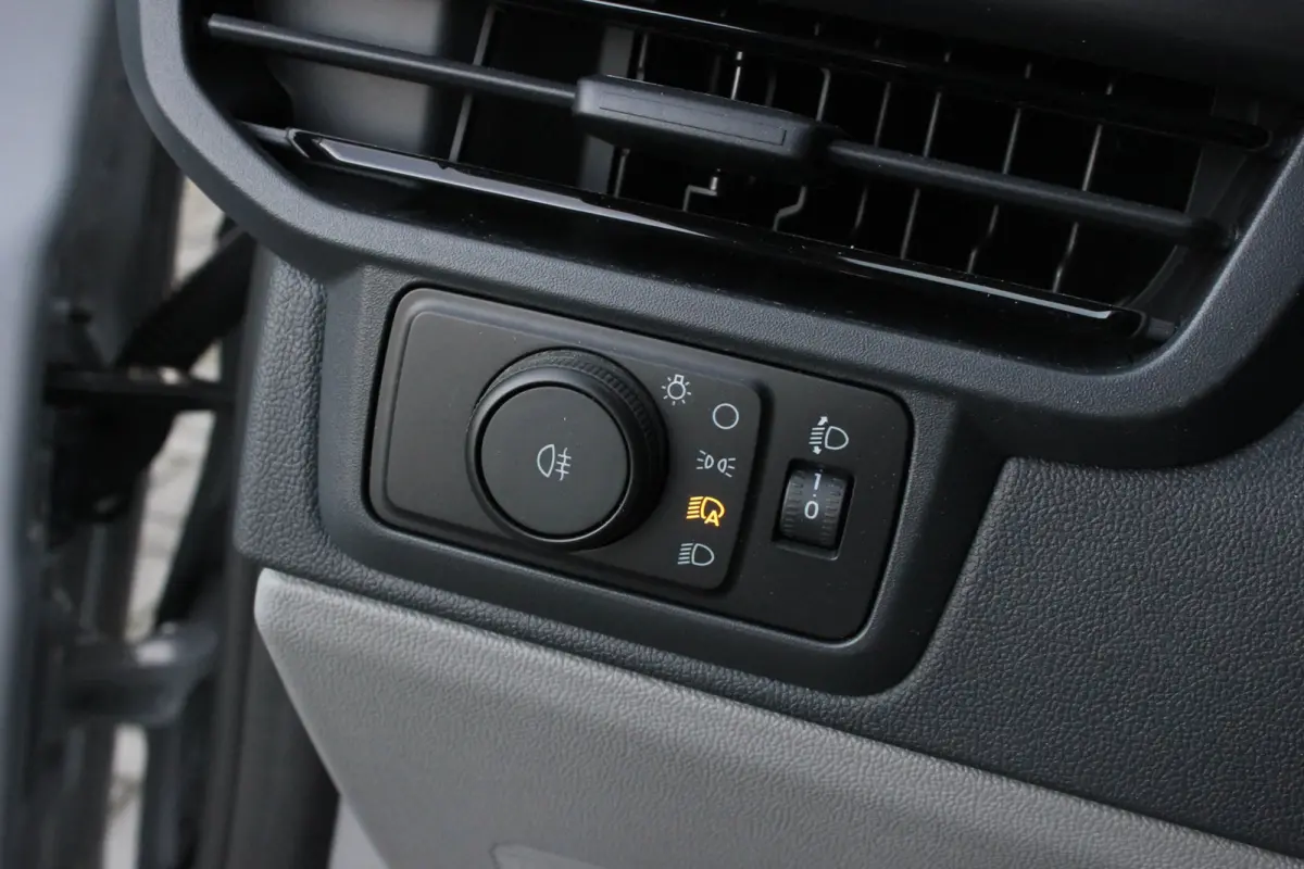 2.0 TDCI L2H1 170PK Limited DC / DUBBEL CABINE / JB- EDITION / DRIVER ASSISTANCE PACK / 5- ZITS /MY2024/CAMERA