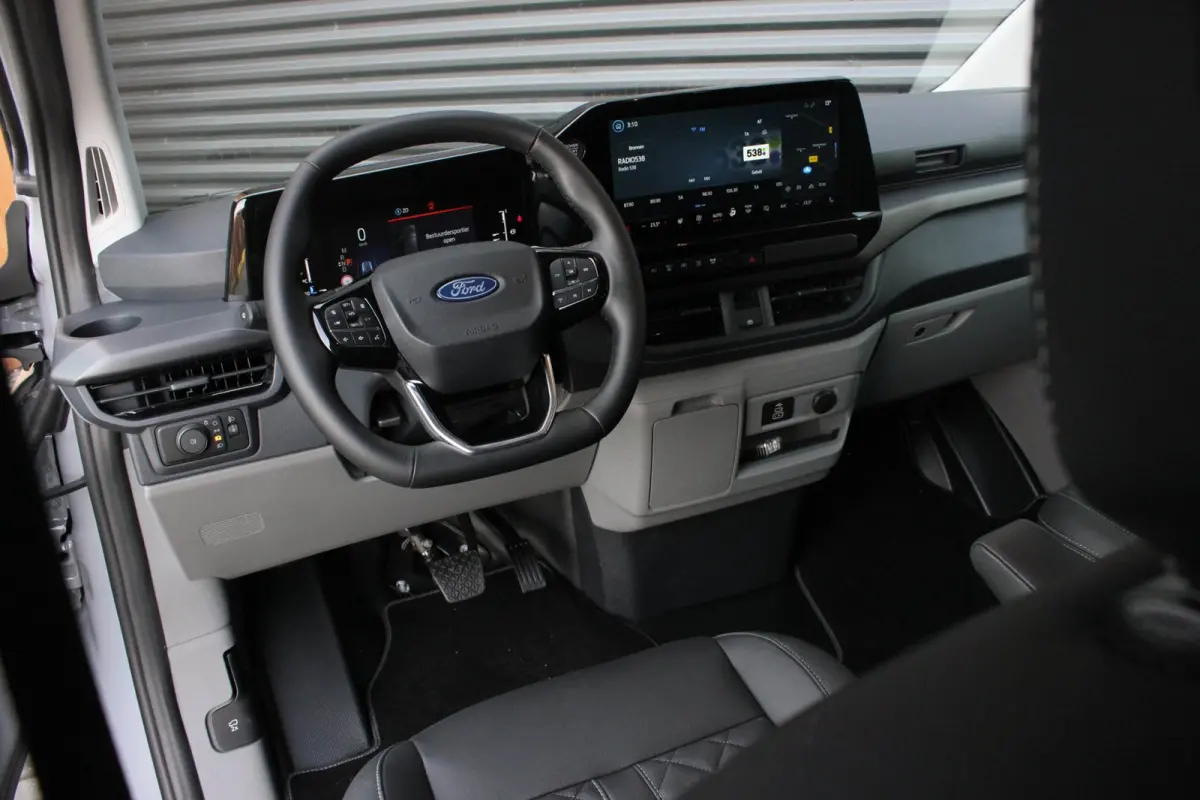 2.0 TDCI L2H1 170PK Limited DC / DUBBEL CABINE / JB- EDITION / DRIVER ASSISTANCE PACK / 5- ZITS /MY2024/CAMERA