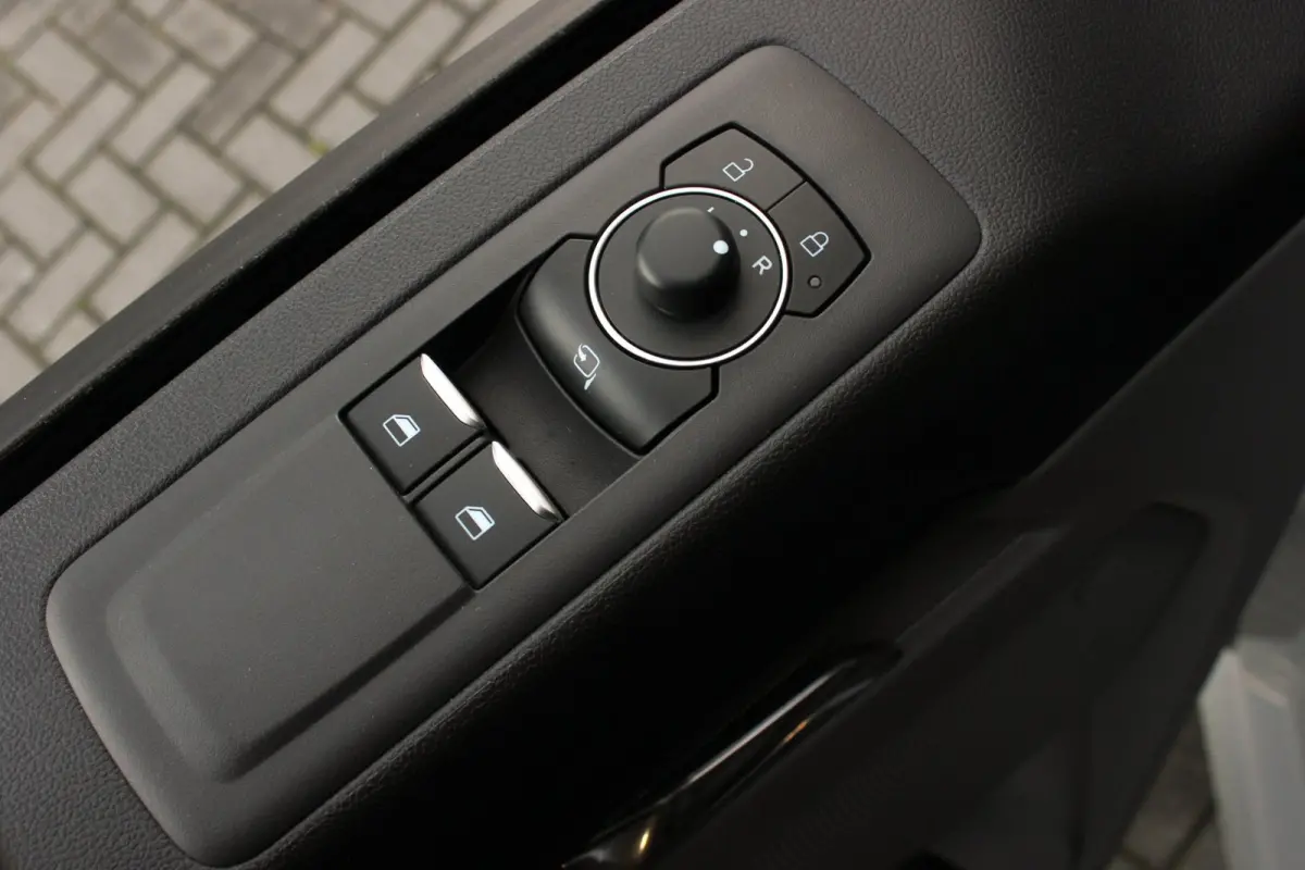 2.0 TDCI L2H1 170PK Limited DC / DUBBEL CABINE / JB- EDITION / DRIVER ASSISTANCE PACK / 5- ZITS /MY2024/CAMERA