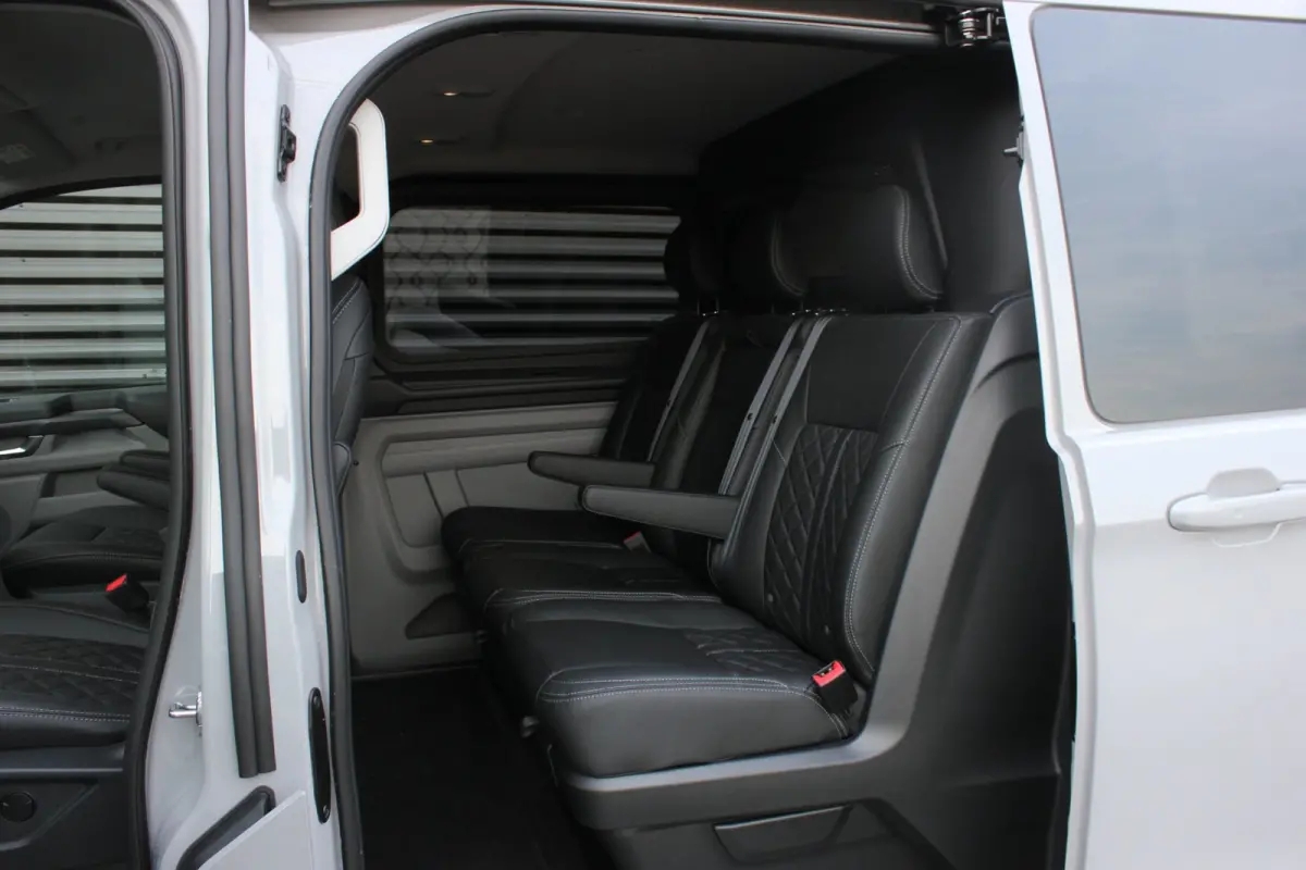 2.0 TDCI L2H1 170PK Limited DC / DUBBEL CABINE / JB- EDITION / DRIVER ASSISTANCE PACK / 5- ZITS /MY2024/CAMERA
