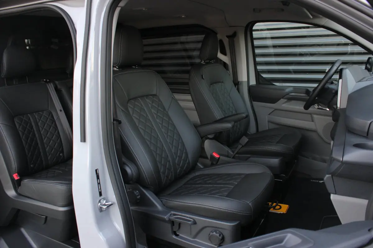 2.0 TDCI L2H1 170PK Limited DC / DUBBEL CABINE / JB- EDITION / DRIVER ASSISTANCE PACK / 5- ZITS /MY2024/CAMERA