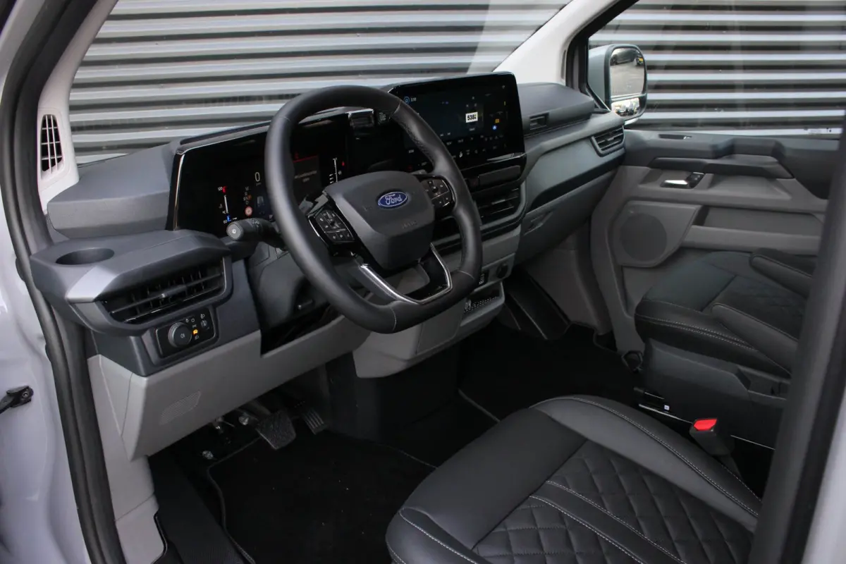 2.0 TDCI L2H1 170PK Limited DC / DUBBEL CABINE / JB- EDITION / DRIVER ASSISTANCE PACK / 5- ZITS /MY2024/CAMERA