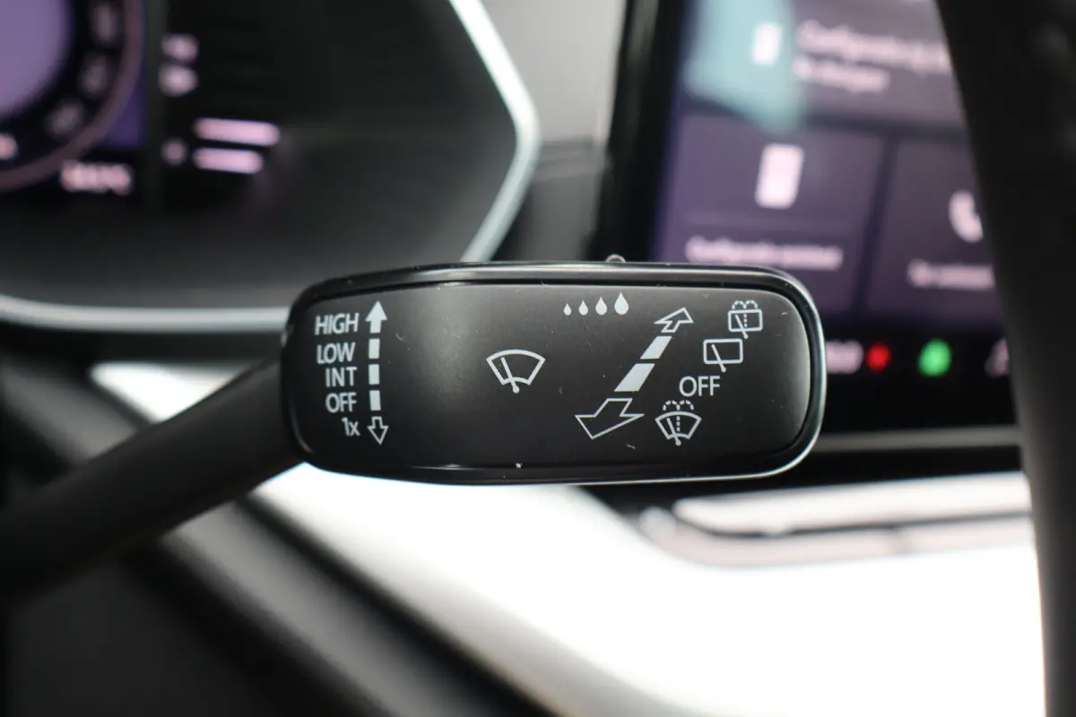 Business Edition | Achteruitrijcamera | Chromen grille | Cruise control met speedlimiter