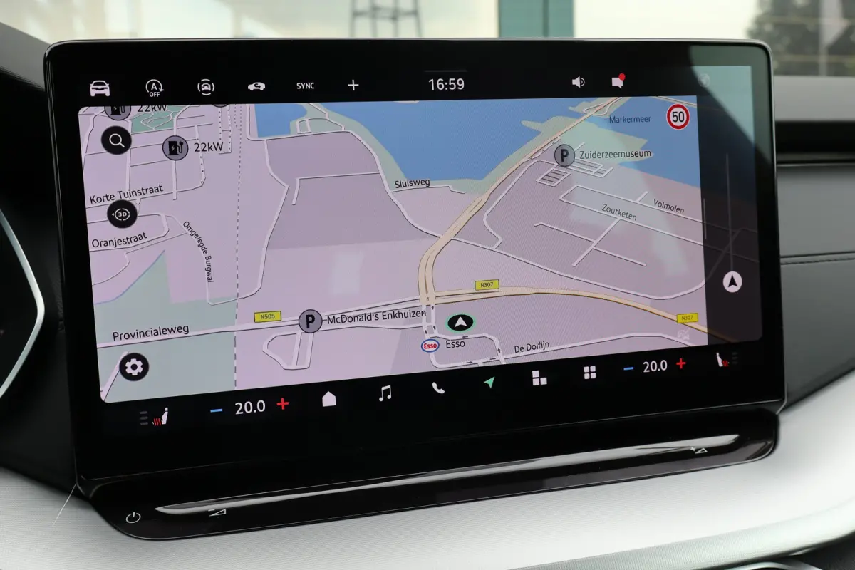 Business Edition | Achteruitrijcamera | Chromen grille | Cruise control met speedlimiter