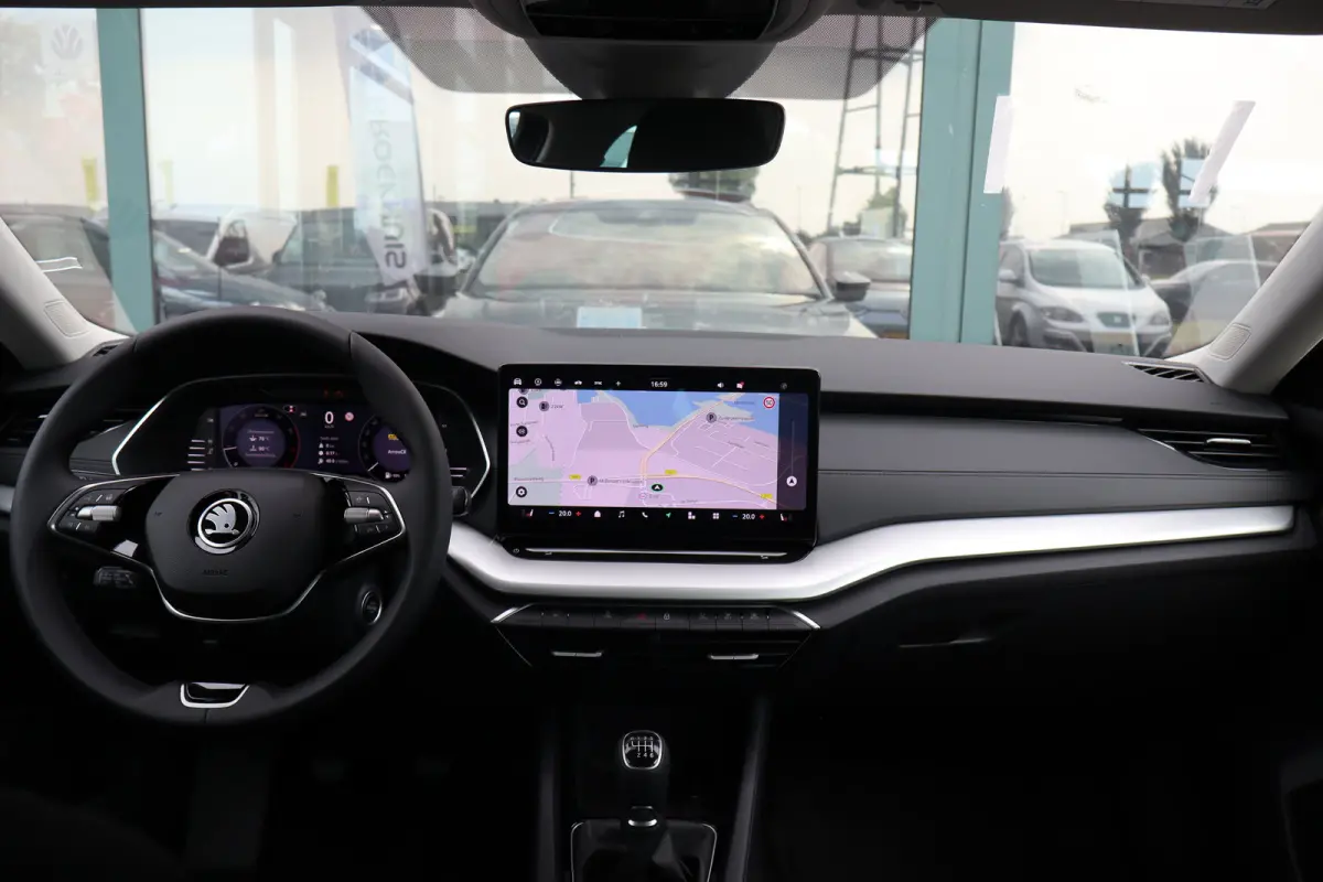 Business Edition | Achteruitrijcamera | Chromen grille | Cruise control met speedlimiter