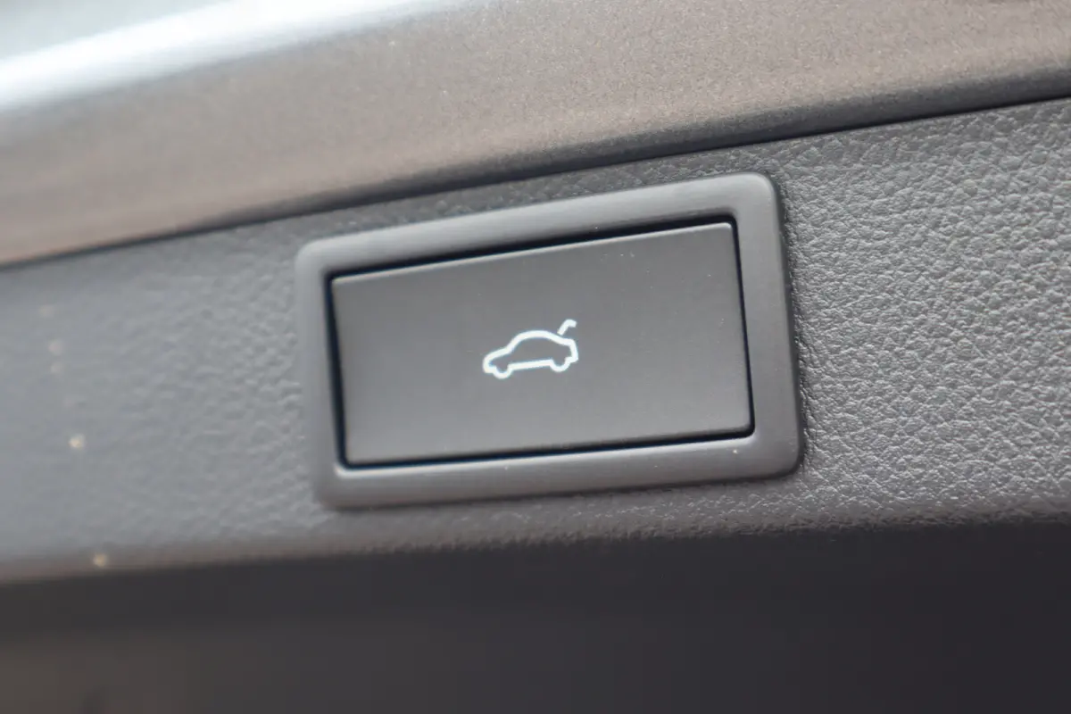 Business Edition | Achteruitrijcamera | Chromen grille | Cruise control met speedlimiter