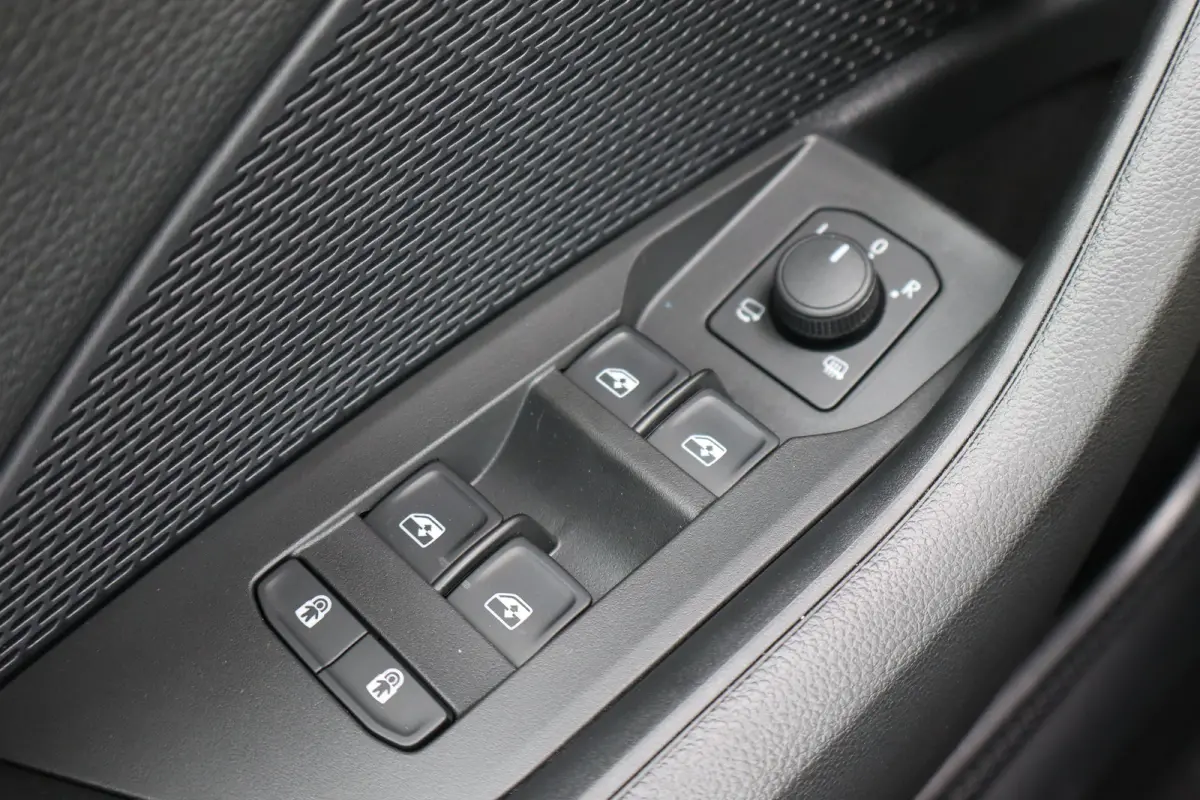 Business Edition | Achteruitrijcamera | Chromen grille | Cruise control met speedlimiter