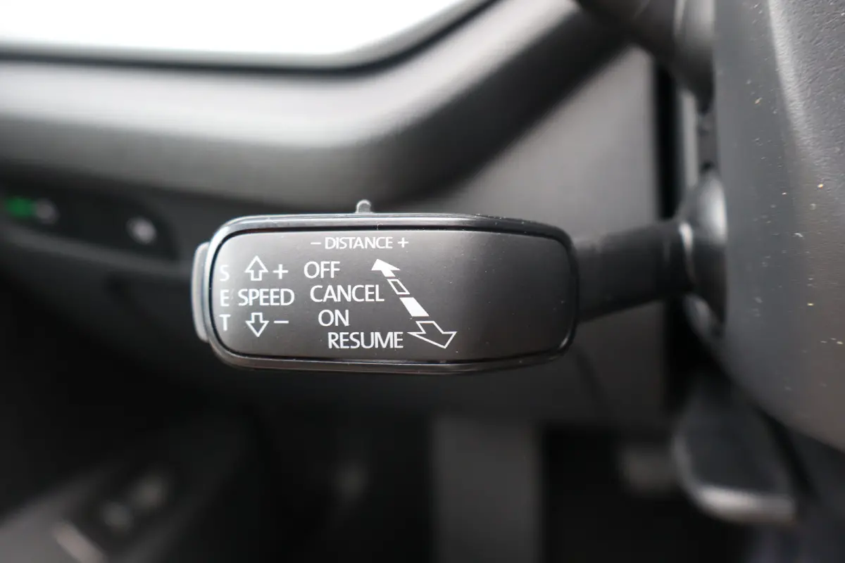 Business Edition | Achteruitrijcamera | Chromen grille | Cruise control met speedlimiter