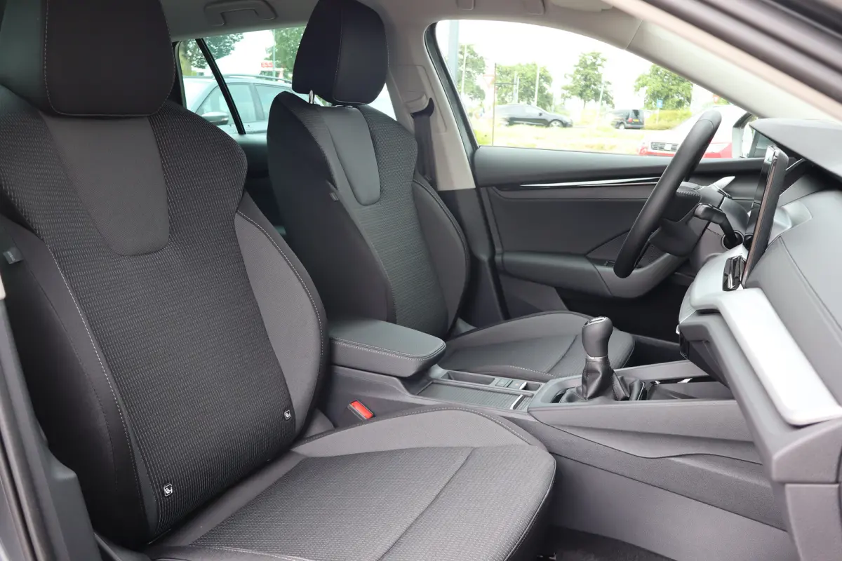 Business Edition | Achteruitrijcamera | Chromen grille | Cruise control met speedlimiter