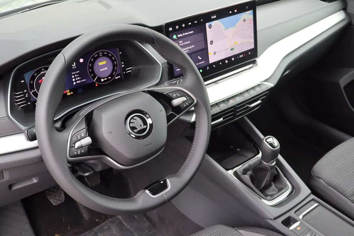 Business Edition | Achteruitrijcamera | Chromen grille | Cruise control met speedlimiter