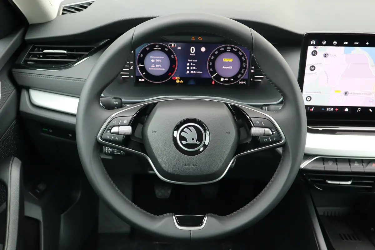 Business Edition | Achteruitrijcamera | Chromen grille | Cruise control met speedlimiter