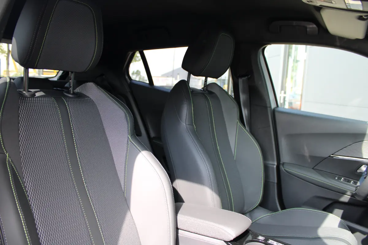 GT | Active Safety Brake met camera en radar (automatisch noodremsysteem) met Distance Alert (waarschuwing dreigende aanrijding) | Advanced Active Safety Brake met camera en radar | Climate 