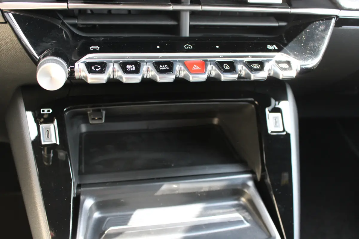 GT | Active Safety Brake met camera en radar (automatisch noodremsysteem) met Distance Alert (waarschuwing dreigende aanrijding) | Advanced Active Safety Brake met camera en radar | Climate 
