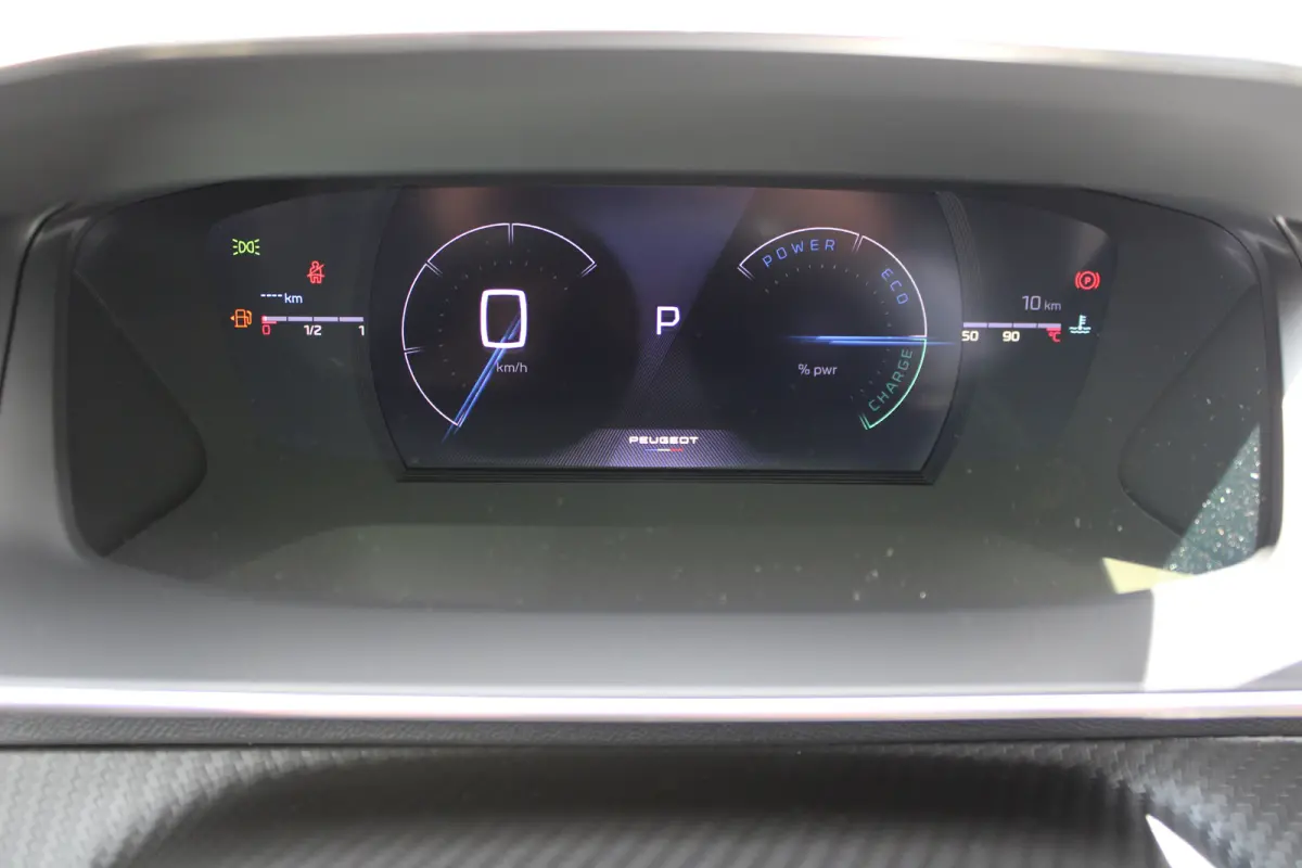 GT | Active Safety Brake met camera en radar (automatisch noodremsysteem) met Distance Alert (waarschuwing dreigende aanrijding) | Advanced Active Safety Brake met camera en radar | Climate 