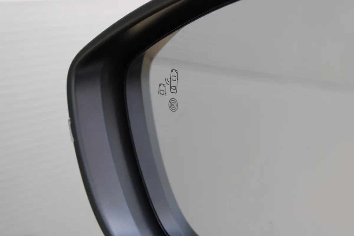 GT | Active Safety Brake met camera en radar (automatisch noodremsysteem) met Distance Alert (waarschuwing dreigende aanrijding) | Advanced Active Safety Brake met camera en radar | Climate 