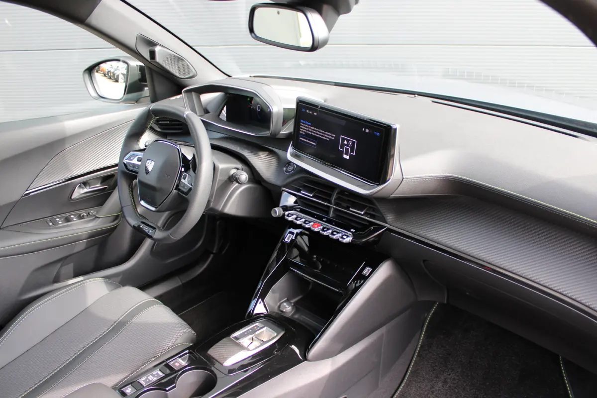GT | Active Safety Brake met camera en radar (automatisch noodremsysteem) met Distance Alert (waarschuwing dreigende aanrijding) | Advanced Active Safety Brake met camera en radar | Climate 