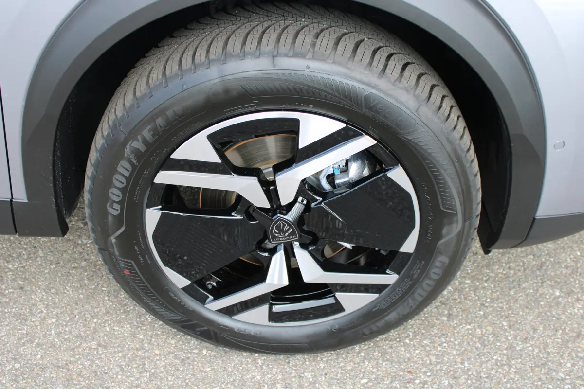 GT | Active Safety Brake met camera en radar (automatisch noodremsysteem) met Distance Alert (waarschuwing dreigende aanrijding) | Advanced Active Safety Brake met camera en radar | Climate 