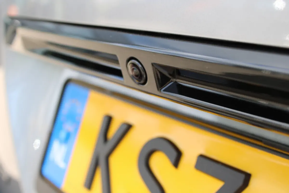 GT | Active Safety Brake met camera en radar (automatisch noodremsysteem) met Distance Alert (waarschuwing dreigende aanrijding) | Advanced Active Safety Brake met camera en radar | Climate 