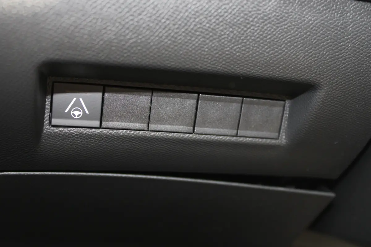 GT | Active Safety Brake met camera en radar (automatisch noodremsysteem) met Distance Alert (waarschuwing dreigende aanrijding) | Advanced Active Safety Brake met camera en radar | Climate 
