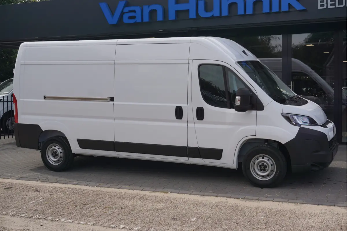 35 2.2 140PK L3H2 BPM VRIJ!! 10" Navi, Climate, Camera, 270º Deur!! NR. J420*