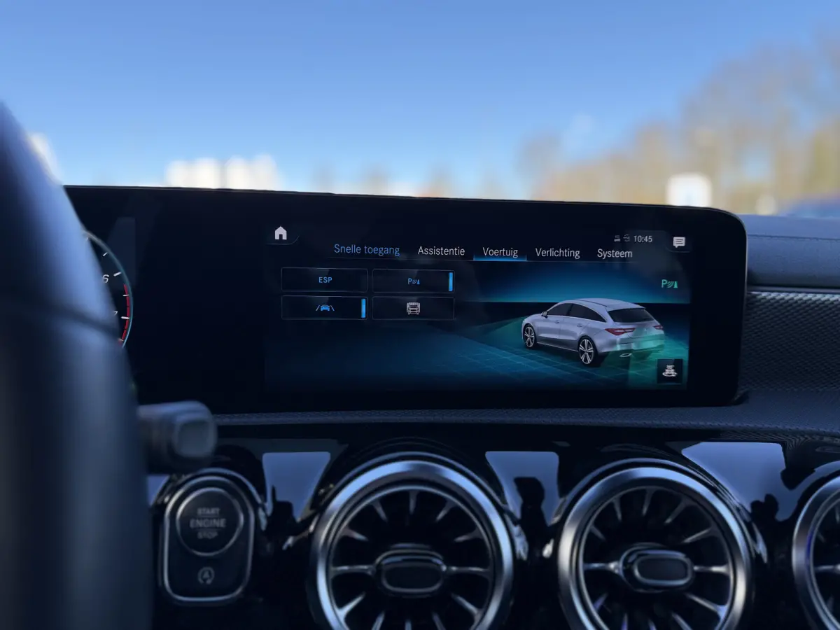 180 Business Solution Luxury Automaat / Leder / PDC v+a / Navigatie / Keyless / Led