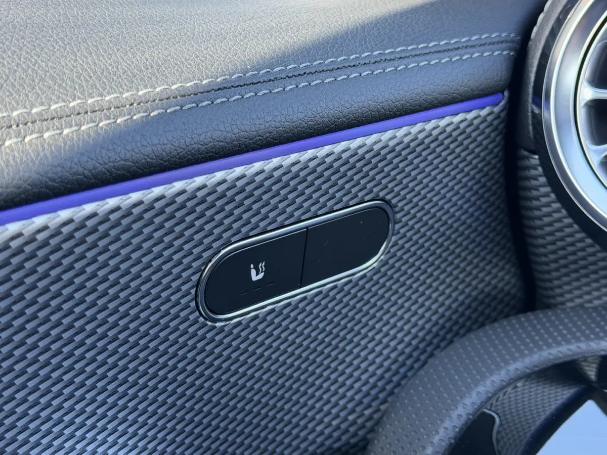 180 Business Solution Luxury Automaat / Leder / PDC v+a / Navigatie / Keyless / Led