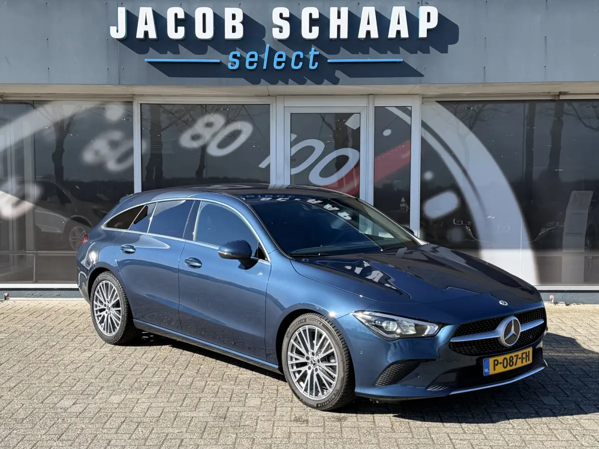 180 Business Solution Luxury Automaat / Leder / PDC v+a / Navigatie / Keyless / Led
