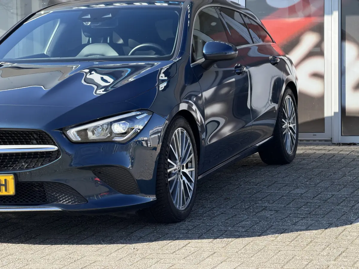 180 Business Solution Luxury Automaat / Leder / PDC v+a / Navigatie / Keyless / Led