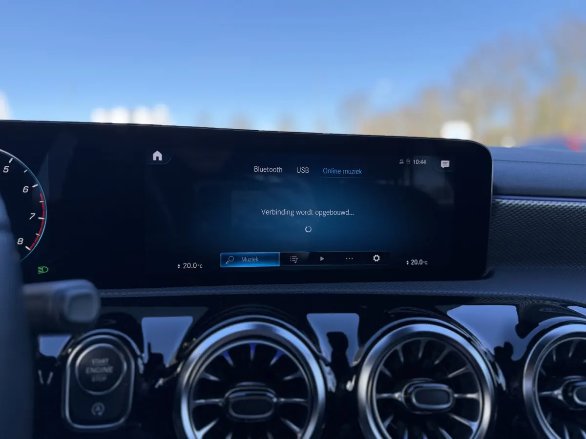 180 Business Solution Luxury Automaat / Leder / PDC v+a / Navigatie / Keyless / Led