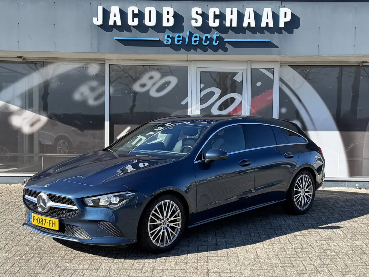 180 Business Solution Luxury Automaat / Leder / PDC v+a / Navigatie / Keyless / Led