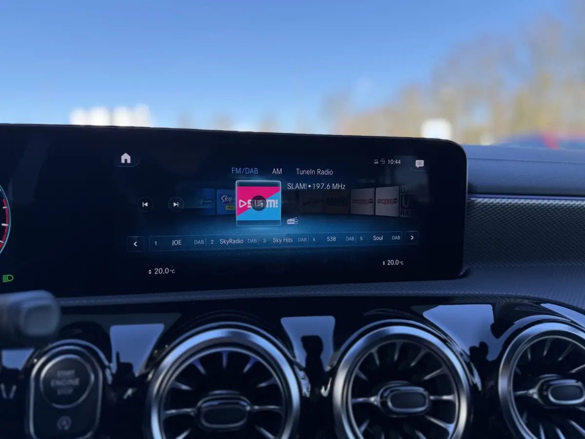180 Business Solution Luxury Automaat / Leder / PDC v+a / Navigatie / Keyless / Led