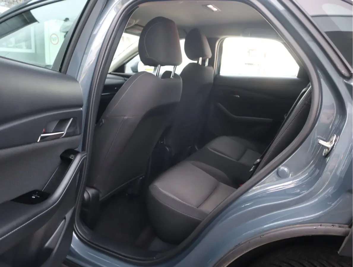 2.0 e-SkyActiv-G M Hybrid Comfort Navi / Trekh / Stoel/stuurverw / Cruise / Camera / Head-up All-season banden / BTW auto /