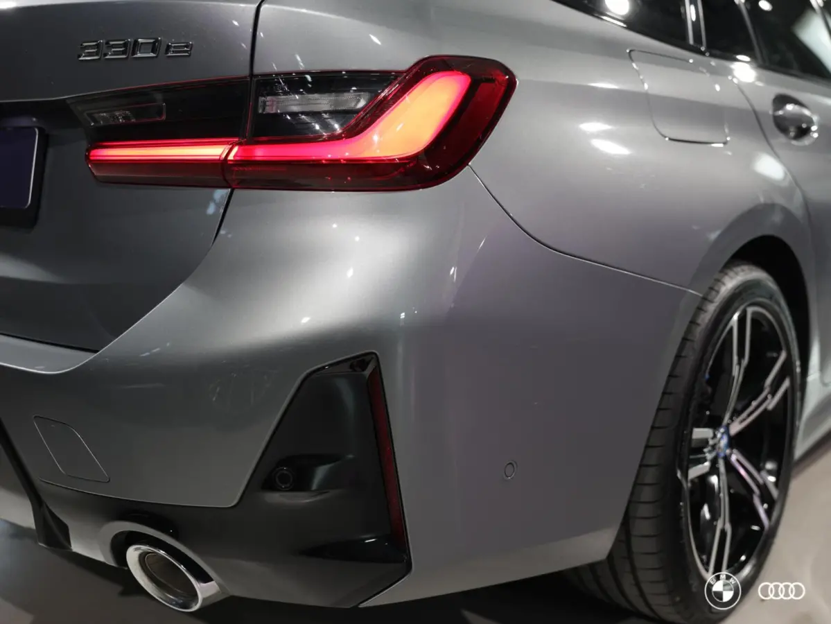 330E M SPORT / HEADUP / KEYLESS / HIFI / 18"