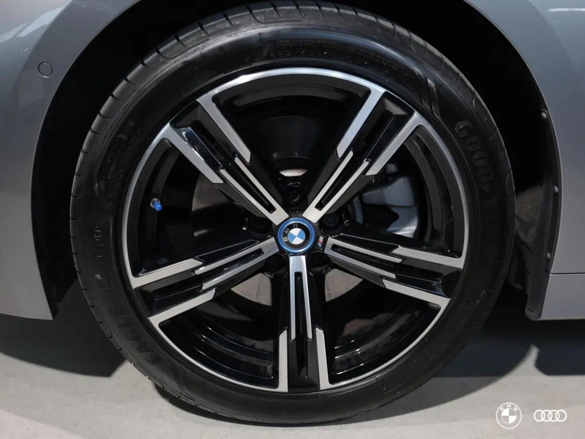 330E M SPORT / HEADUP / KEYLESS / HIFI / 18"
