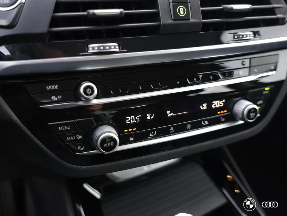 xDrive20i HIGH EXECUTIVE / DEALER ONDH. / LEDER / TREKHAAK / 18"