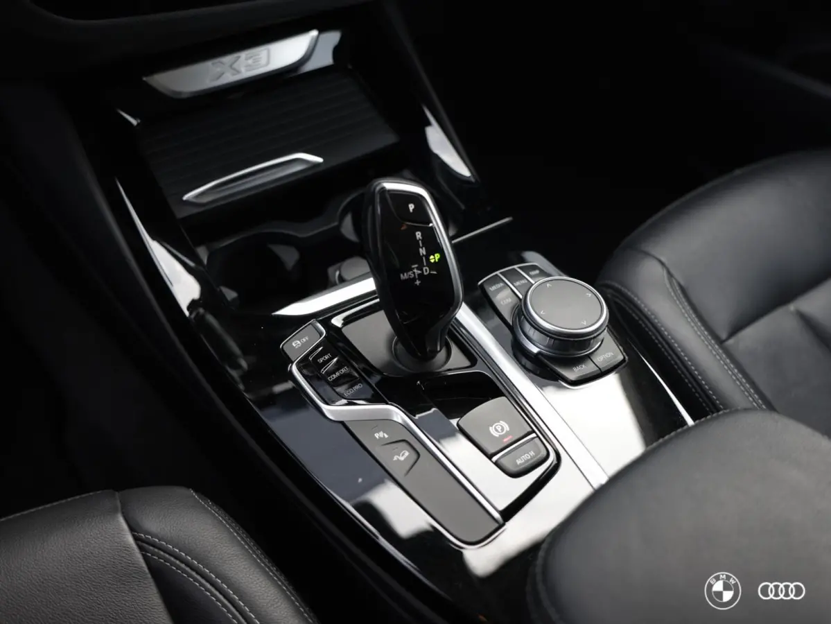 xDrive20i HIGH EXECUTIVE / DEALER ONDH. / LEDER / TREKHAAK / 18"