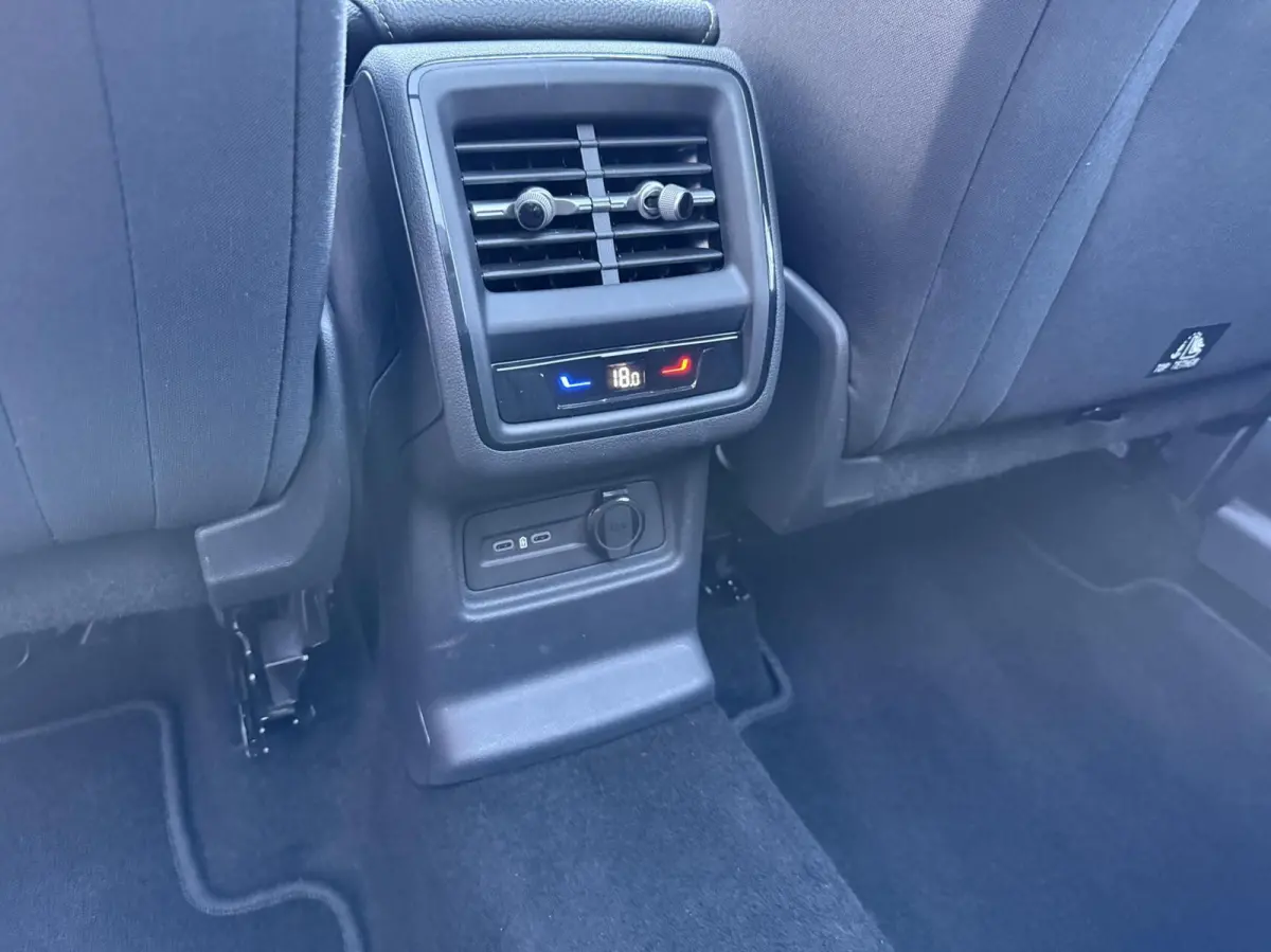 1.5 TSI MHEV Business 7p PANORAMADAK