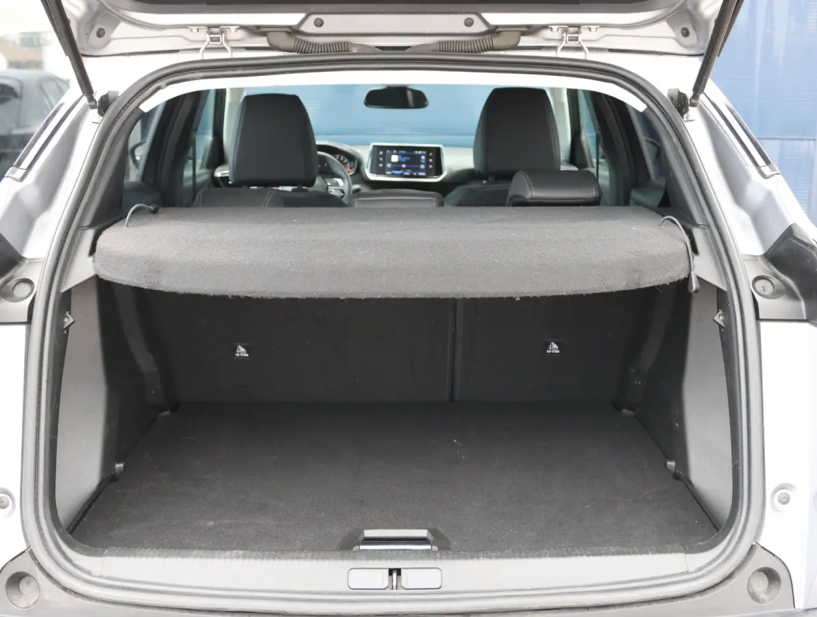 130pk Allure Automaat | Parkeersensoren | LED lampen | Navigatie | Climate | 1ste eigenaar