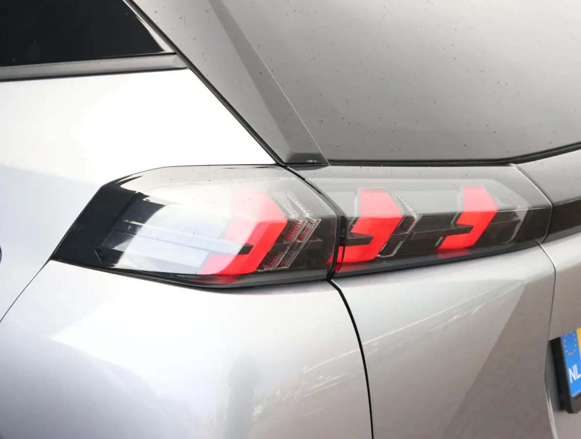 130pk Allure Automaat | Parkeersensoren | LED lampen | Navigatie | Climate | 1ste eigenaar