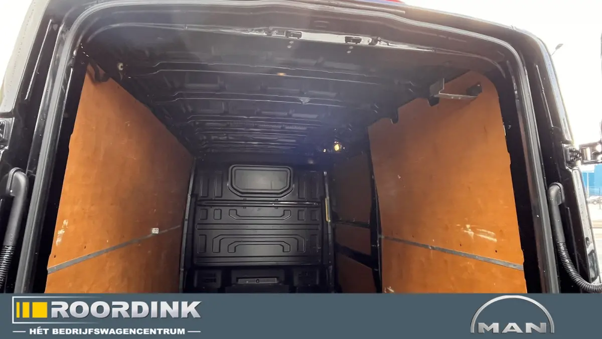 140 pk laag dak L3H2 17" LMV, sidesteps, trekhaak, navi, etc.