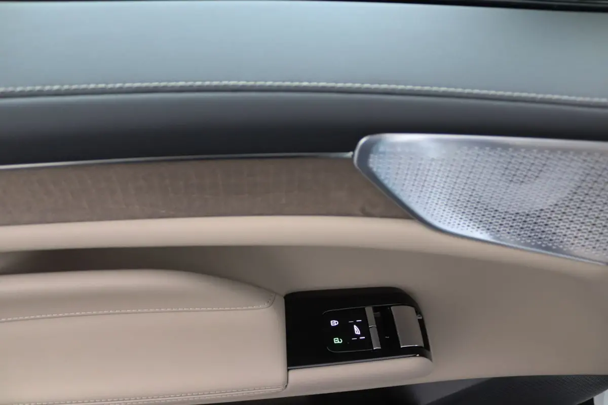 Single Motor Extended Range Ultra 92 kWh | Bowers & Wilkins audiosysteem | Cruise control adaptief met Stop&Go en stuurhulp | Dodehoekdetectie met correctie
