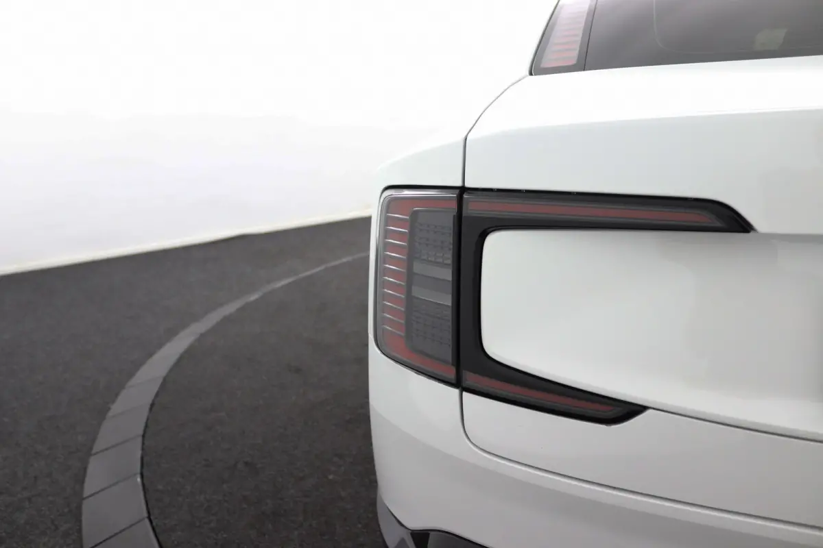 Single Motor Extended Range Ultra 92 kWh | Bowers & Wilkins audiosysteem | Cruise control adaptief met Stop&Go en stuurhulp | Dodehoekdetectie met correctie