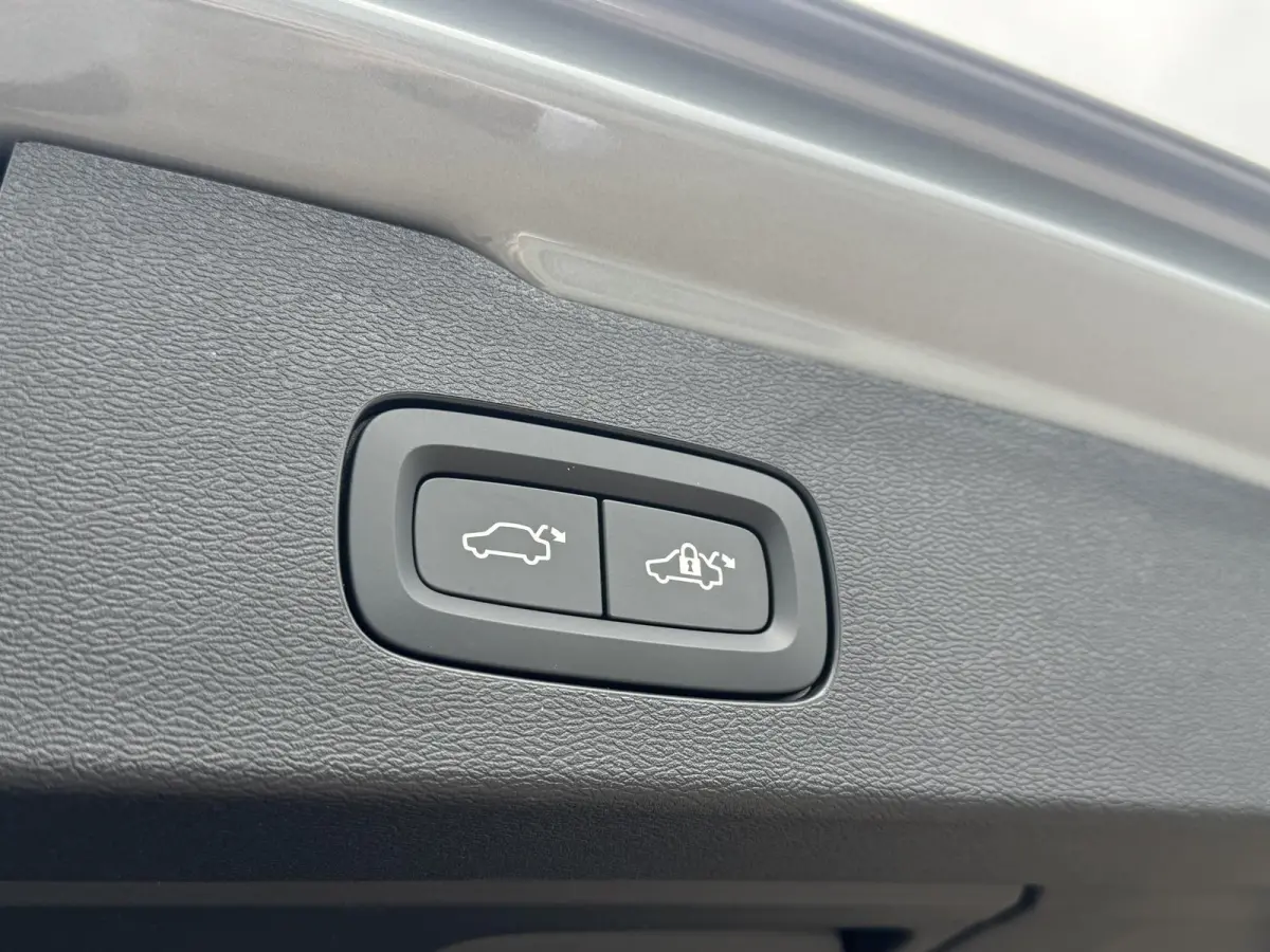 T8 Plug-in hybrid AWD Plus Dark | H&K Audio | 360 Camera | Elektr. stoel